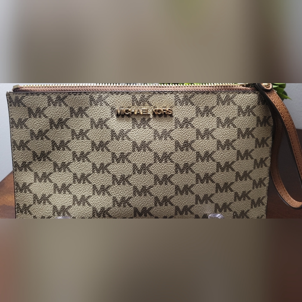 Michael Kors Wristlet